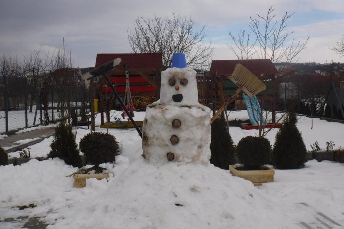 Ilustračný obrázok k článku Hlohovčania ukázali, akí sú šikovní: Dni nám spríjemňujú utešení snehuliaci