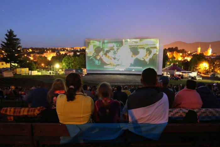 Ilustračný obrázok k článku Pocta pre bystrickú dominantu. Svetlo sveta uzrela publikácia o 65-ročnom amfíku