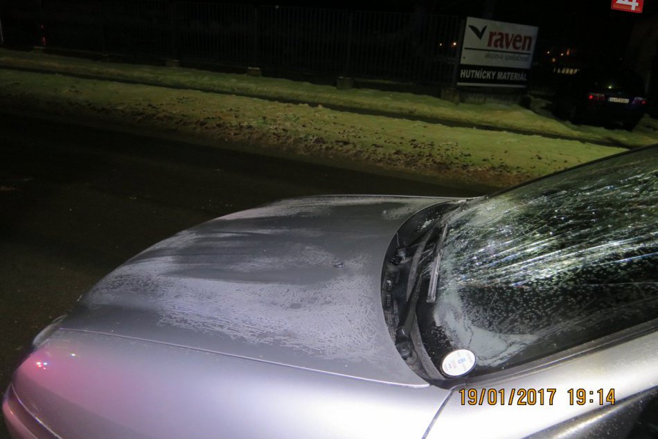 Ilustračný obrázok k článku Nešťastie priamo v Považskej: Monika (22) išla po priechode a v tom...