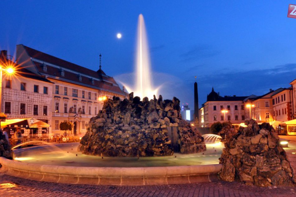 Ilustračný obrázok k článku Jedinečný projekt v centre Bystrice. Zaujímavosti o námestí odhalí nevšedným spôsobom