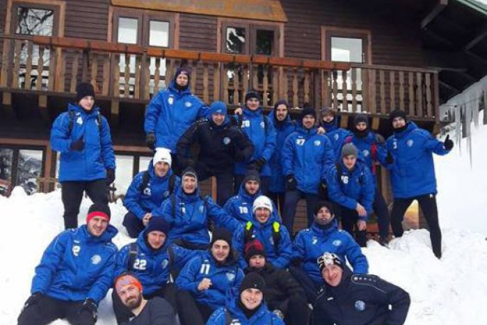 Ilustračný obrázok k článku Baby, sledujte tie tehličky! Košickí futbalisti v Tatrách zahodili kopačky aj zábrany