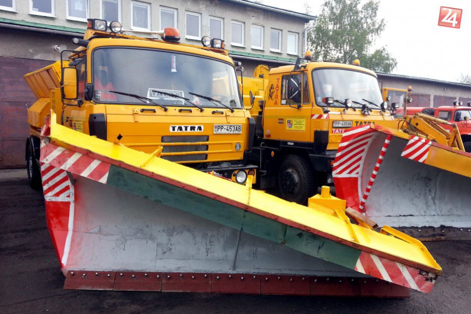 Ilustračný obrázok k článku Tohtoročná zima dáva zabrať cestárom aj motoristom: Kladivo zimy udrelo naplno