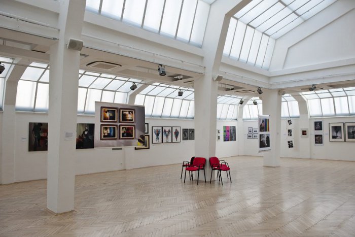 Ilustračný obrázok k článku Umelecké leto v Bratislave je znova Konkrétne. Nájdete ho v štyroch galériách