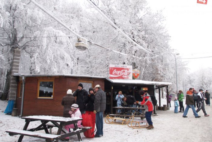 Ilustračný obrázok k článku HLASUJTE: Ste za rozšírenie parkovísk v lese či za dlhšiu trasu trolejbusu na Kolibu?