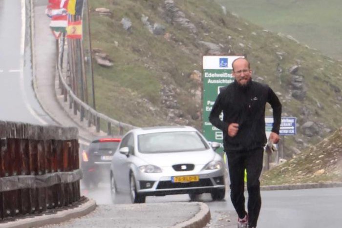 Ilustračný obrázok k článku Slovák beží krížom cez "jedovatú" Austráliu v spoločnosti klokanov, snaží sa o rekord