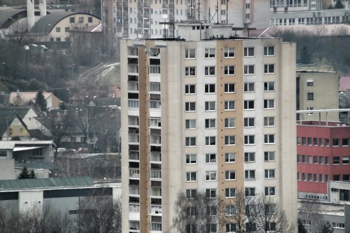 Ilustračný obrázok k článku Zaklopať môžu aj na vaše dvere. Humenné sa stane súčasťou veľkého zisťovania