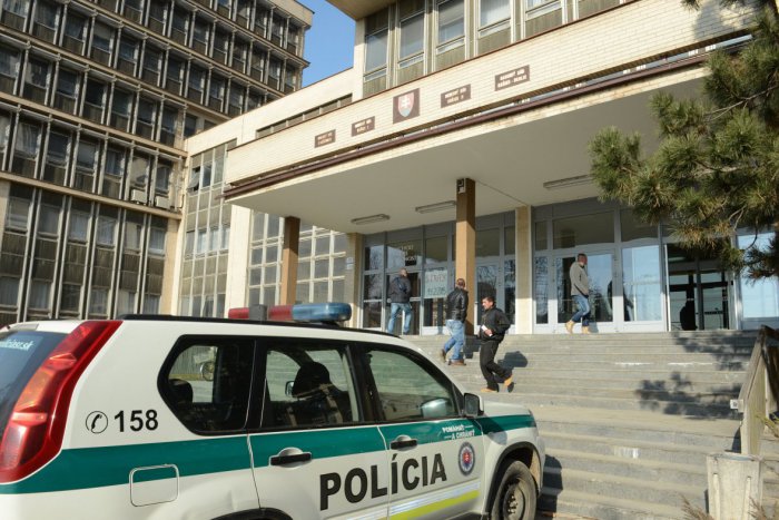 Ilustračný obrázok k článku Budovy krajských súdov evakuovali: Poplach spustil opäť anonym