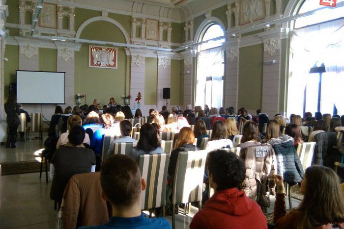 Ilustračný obrázok k článku FOTO: Hrôzy z koncentrákov očami Lučenčanky. Študenti počúvali so zatajeným dychom