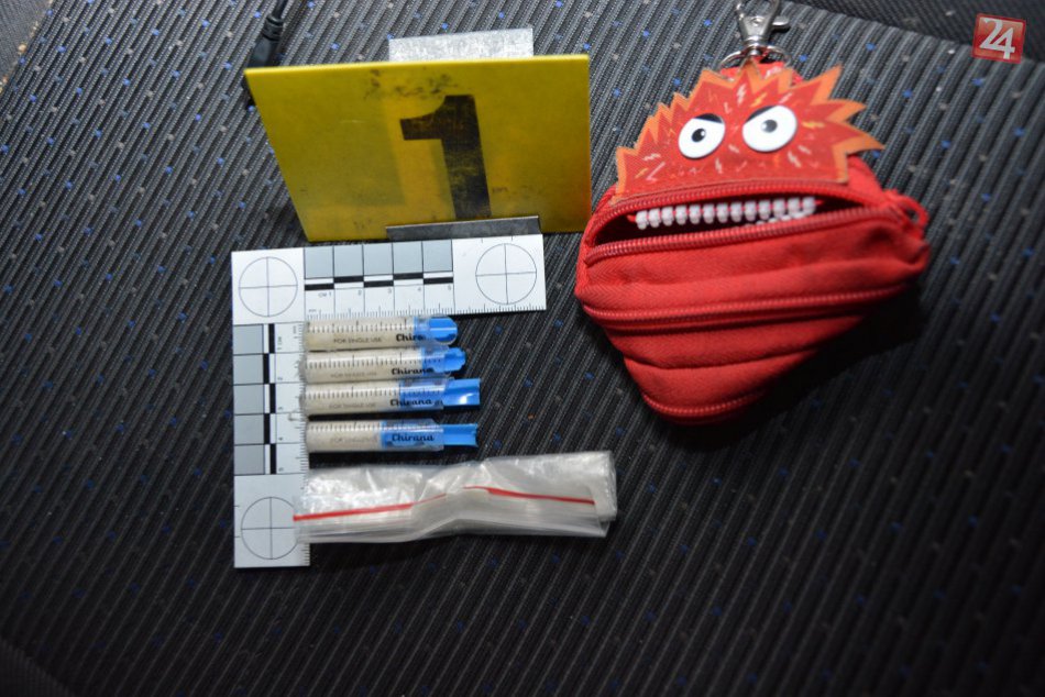 Ilustračný obrázok k článku FOTO: Zásah bystrických policajtov. V aute našli drogy na stovky dávok!