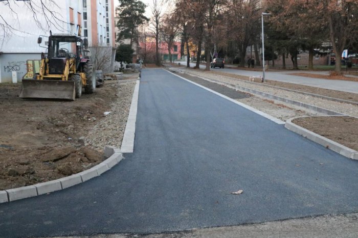 Ilustračný obrázok k článku Sídlisko Duklianskych hrdinov sa dočkalo úpravy: Pribudli aj parkovacie miesta