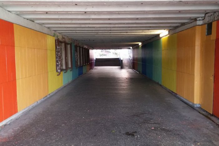 Ilustračný obrázok k článku Z REGIÓNOV: Zanedbaný podchod dostal dúhový vzhľad