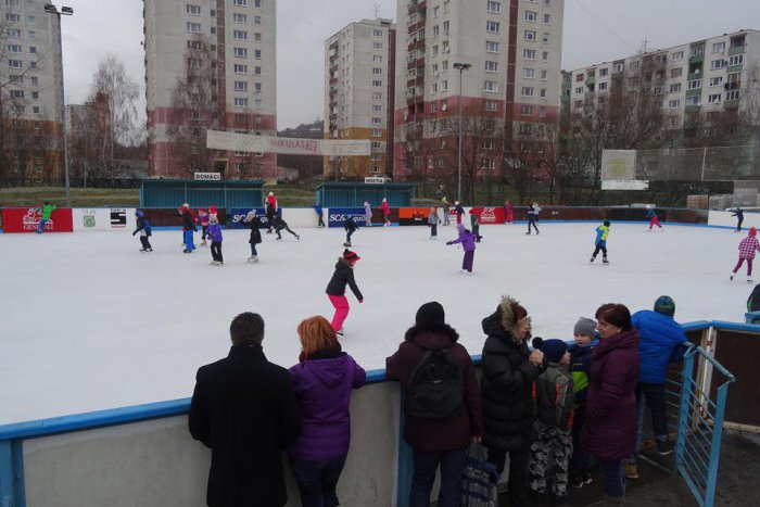 Ilustračný obrázok k článku Romantika na korčuliach: TIETO lokality vyhľadávajú Mikulášania najčastejšie, VIDEO