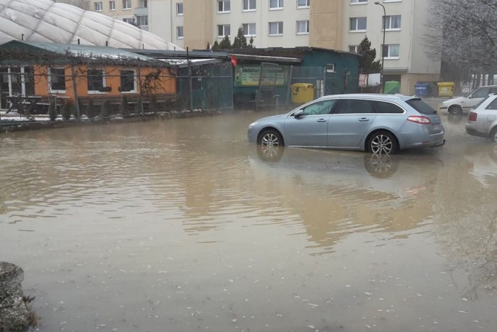 Ilustračný obrázok k článku Obrovské mláky vody v Bratislave. Silným mrazom neodolajú ani vodovodné potrubia