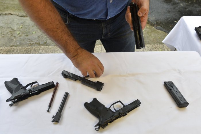 Ilustračný obrázok k článku Odborník o novej smernici EÚ: Problém dostupnosti zbraní pre teroristov nerieši!