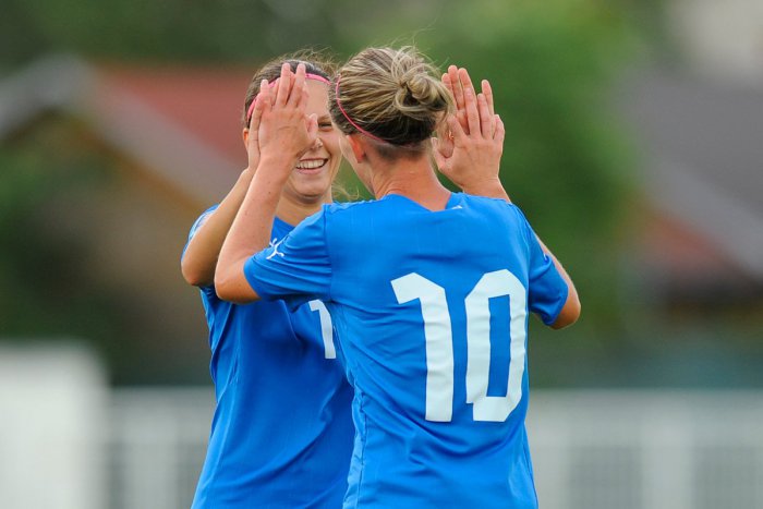 Ilustračný obrázok k článku Prvá prehra Zámčaniek v sezóne: Na domácom trávniku bez streleného gólu