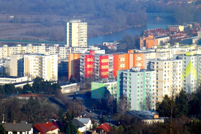 Ilustračný obrázok k článku Zaklopať môžu aj na vaše dvere. Hlohovec sa stal súčasťou veľkého zisťovania