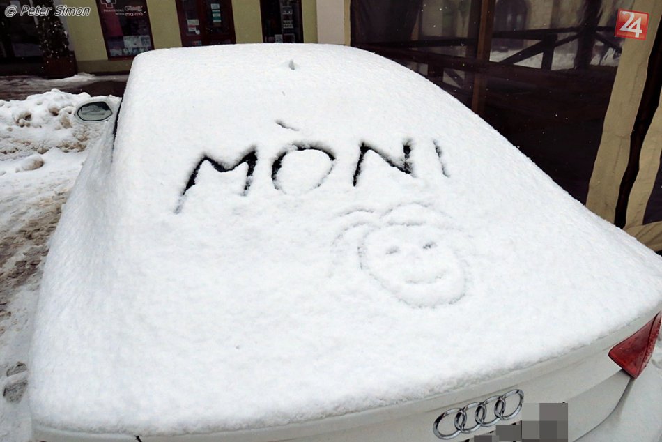 Ilustračný obrázok k článku Pozrite si zasnežené Námestie baníkov v Rožňave, FOTO