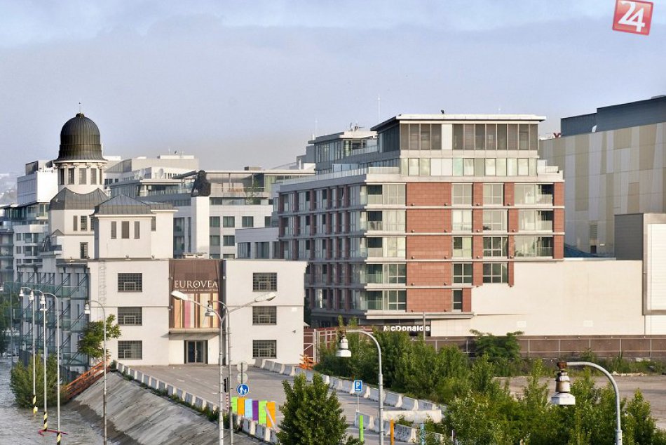 Ilustračný obrázok k článku V nákupnom centre Eurovea zasahovali kukláči