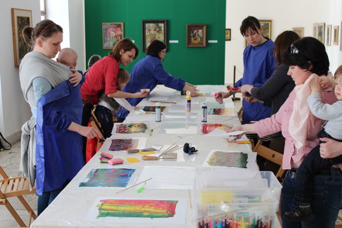 Ilustračný obrázok k článku Mamy malých detí vraj vedia rozprávať len o plienkach. Presvedčte sa v galérii o opaku