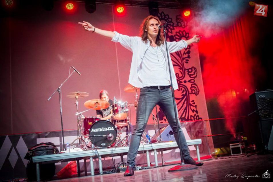 Ilustračný obrázok k článku Študoval v Prešove a teraz spieva v Metalinde: Vyspovedali sme Andyho Samuela Hudáka