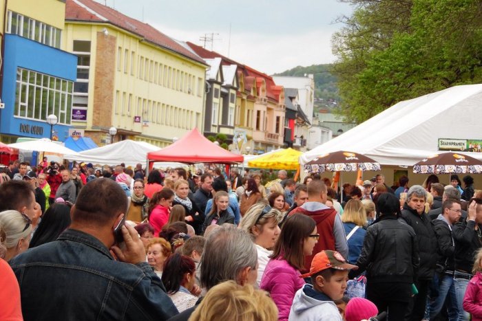 Ilustračný obrázok k článku Chodievate ním takmer denne... TOP zaujímavosti o Námestí slobody v Humennom!