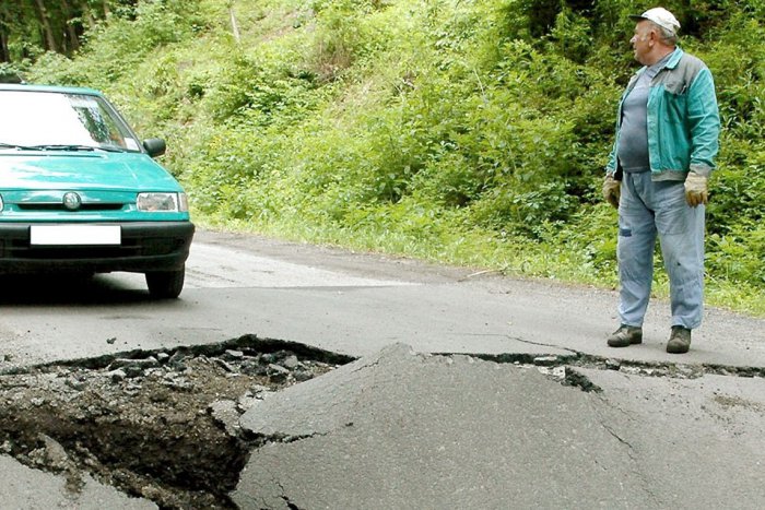 Ilustračný obrázok k článku Kraj opraví cestu medi Nitrou a Šaľou: Náklady za práce sa vyšplhajú na 4,3 milióna