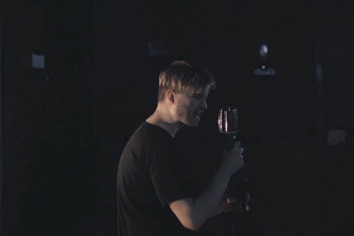 Ilustračný obrázok k článku Považskobystričan PanDee (23) s novým klipom: Zábery vám budú povedomé