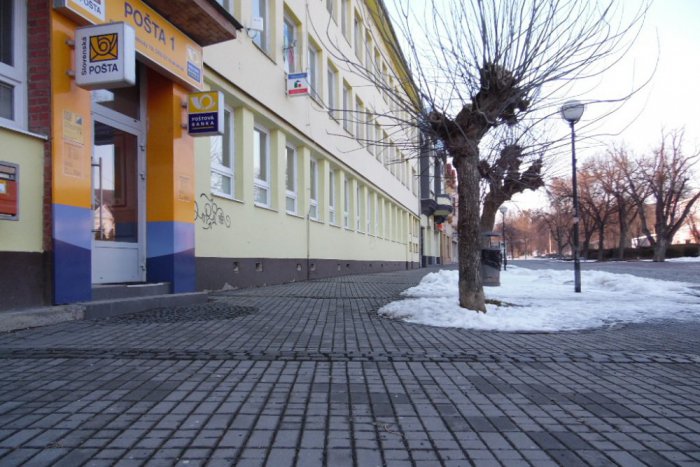 Ilustračný obrázok k článku Na budovu pošty chcú umiestniť pamätnú tabuľu s textom: Na tomto mieste stál...