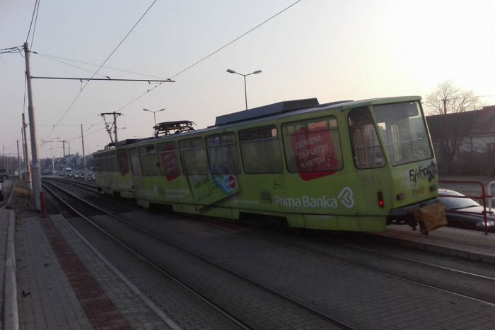 Ilustračný obrázok k článku Vykoľajená električka v Krasňanoch. Linky do Rače nepremávajú