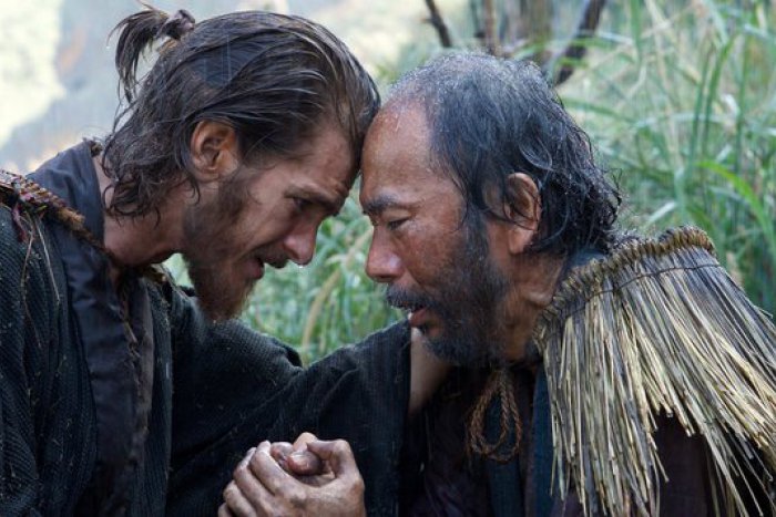 Ilustračný obrázok k článku MLČANIE: Na plátna kín mieri dojemný ale aj brutálny príbeh