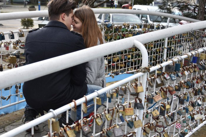 Ilustračný obrázok k článku Valentínsky prieskum trnavskej fakulty: Najčastejším darčekom je romantická večera