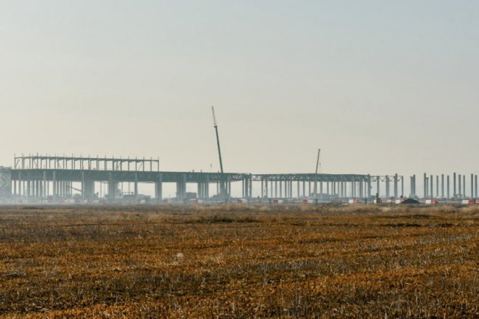 Ilustračný obrázok k článku Inšpektor práce: Smrteľný úraz na stavenisku Jaguaru sa stal vo výške 10 metrov