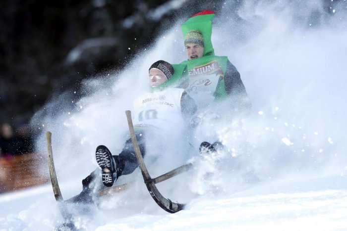 Ilustračný obrázok k článku Veľké zápolenie na krňačkách pri Bystrici. Lákadlami preteky aj tradičná zabíjačka