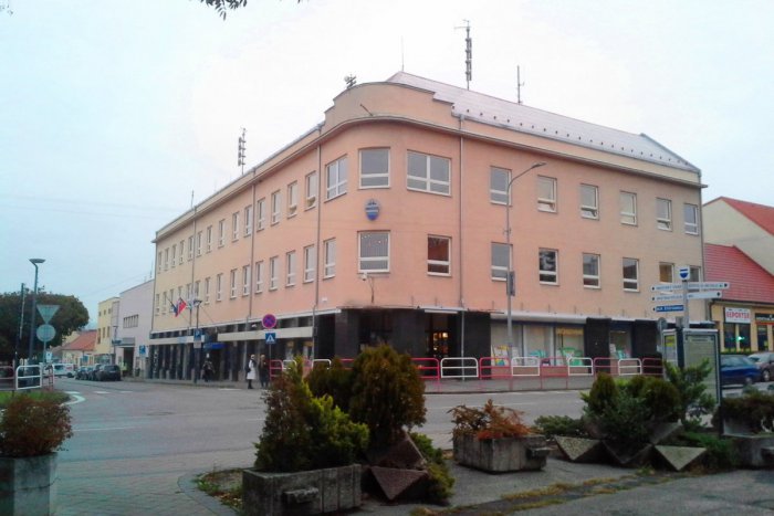 Ilustračný obrázok k článku Personálne zmeny na radnici: Denisa Bartošová odchádza z funkcie prednostky