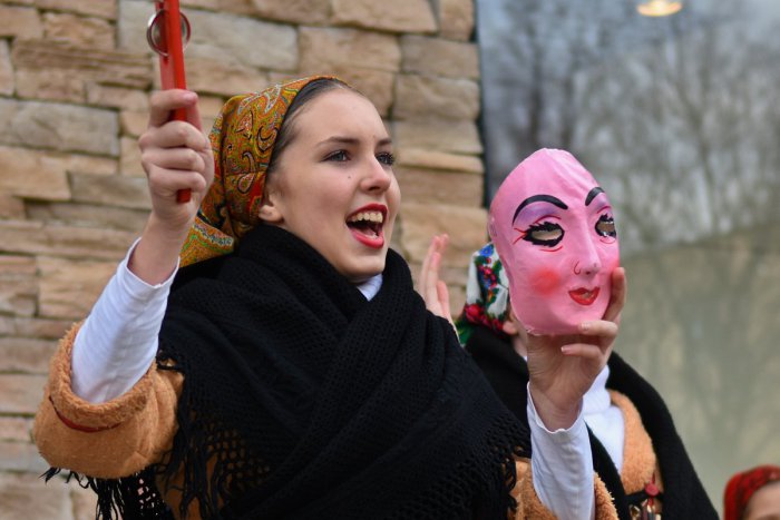 Ilustračný obrázok k článku Vynovené žiarske fašiangy: Miesto betónového námestia svätokrížsky dvor