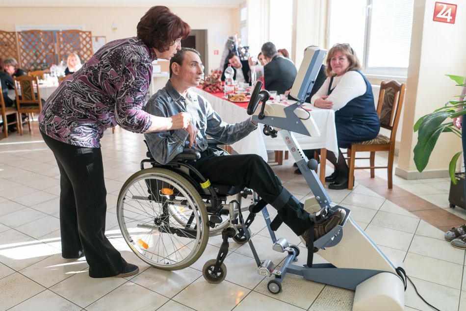 Ilustračný obrázok k článku FOTO: Zariadenie sociálnych služieb v Nitre dostalo darom rehabilitačný prístroj