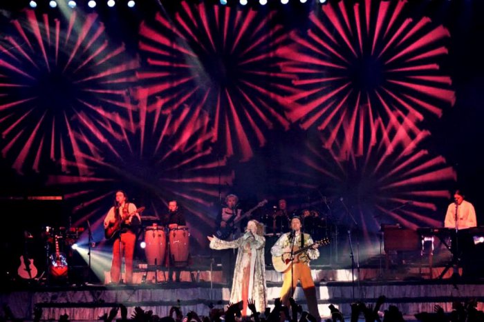 Ilustračný obrázok k článku Ošiaľ z Kelly Family v Prešove: Zaspomínajte si na staré časy vďaka dobovým záberom