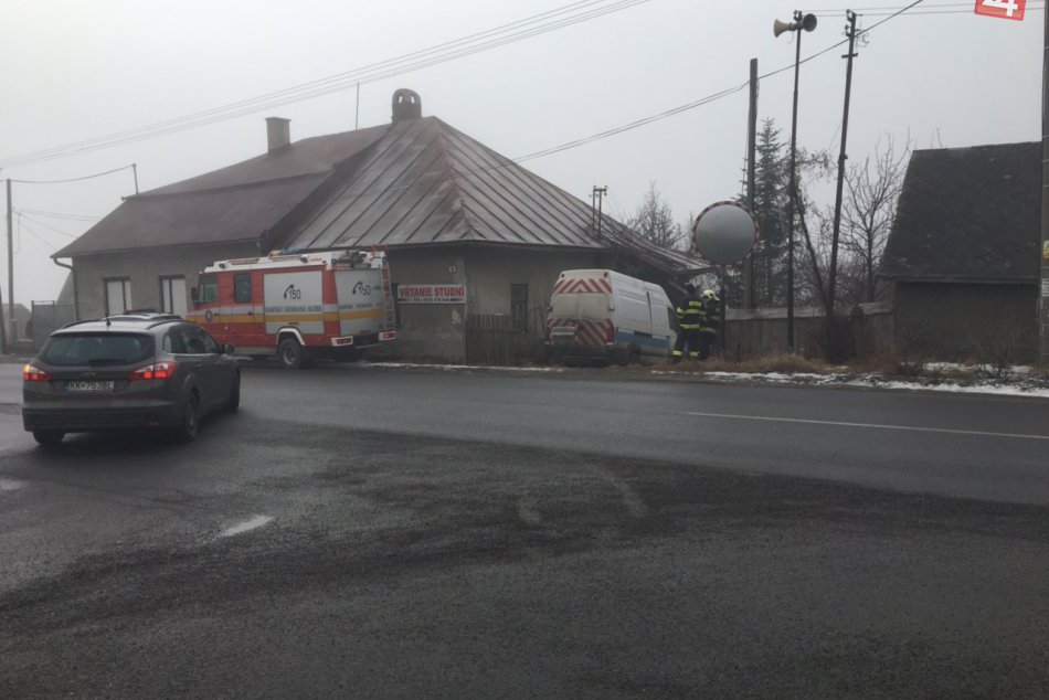 Ilustračný obrázok k článku Pomôžte nepojazdnému autu, rozbije vám zadok: A ešte k tomu alkohol!