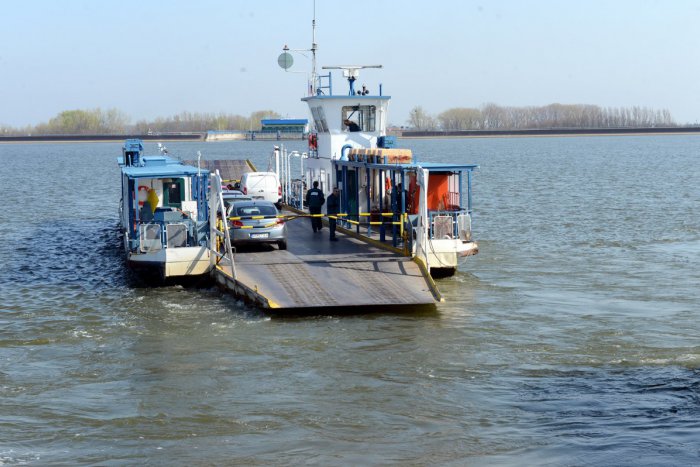 Ilustračný obrázok k článku Súťaž môže podľa Remišovej priniesť ešte drahšiu kompu cez Dunaj