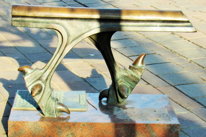 Ilustračný obrázok k článku V Prešove sú vedľa seba: Vedeli ste o 49. rovnobežke a súsoší Immaculaty aj toto?