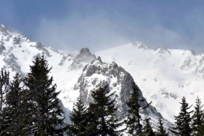 Ilustračný obrázok k článku Držte si klobúky: Na horách na severe Slovenska môže byť víchrica