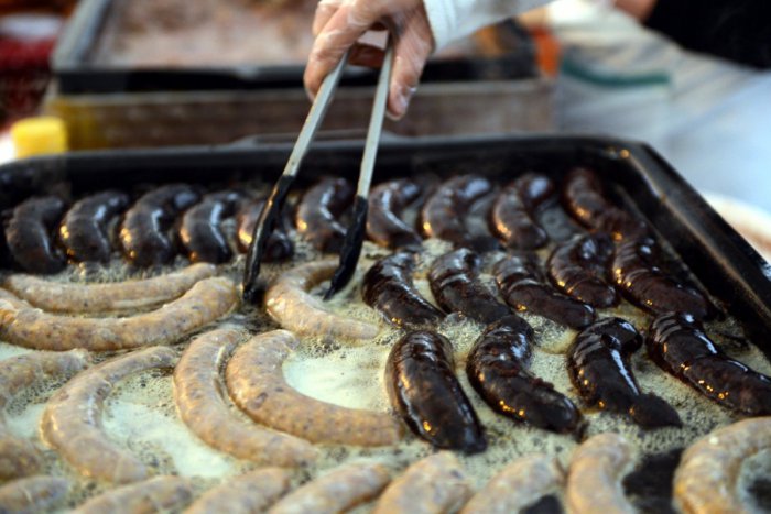 Ilustračný obrázok k článku Gurmánov čakajú hody. V obci pri Bystrici budú rozvoniavať zabíjačkové dobroty