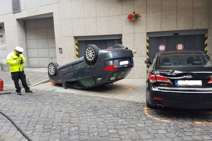 Ilustračný obrázok k článku Nepríjemná nehoda slovenskej herečky: Auto skončilo na streche