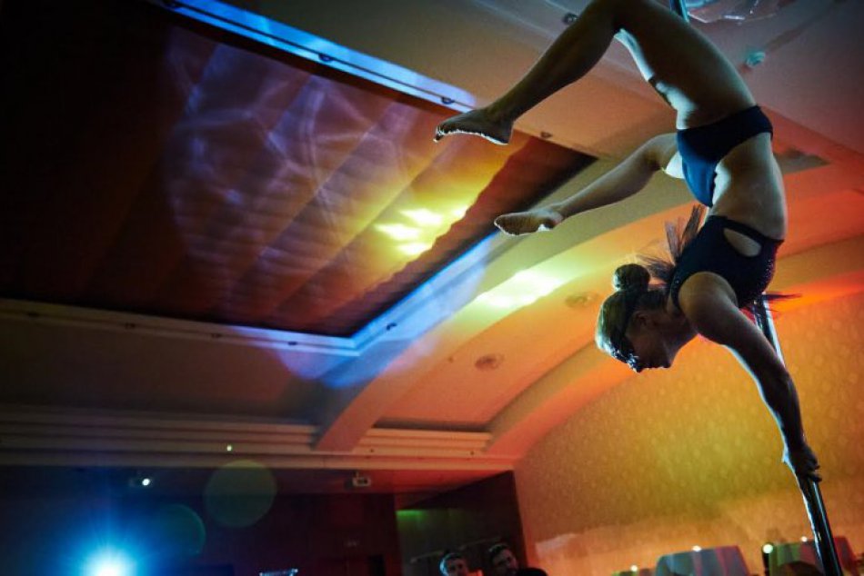 Ilustračný obrázok k článku Rodenej Trnavčanke Lívii učaroval pole dance: Paráda, čo dokáže na tyči!