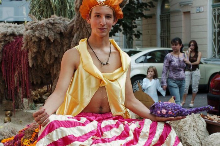 Ilustračný obrázok k článku Do Bystrice priletí Aladinov koberec i osemmetrová rastlina hrachu