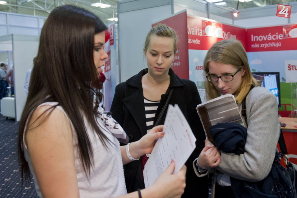 Ilustračný obrázok k článku Na vysokú či pracovať? V Nitre sa zišli zástupcovia škôl a firiem vrátane Jaguaru