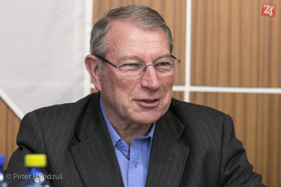 Ilustračný obrázok k článku Výstavba sa zatiaľ odkladá: Primátor nepodpísal uznesenie o tenisových kurtov