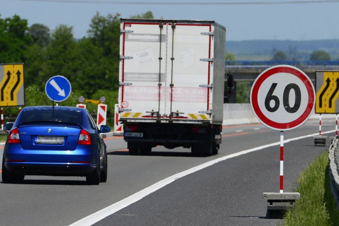 Ilustračný obrázok k článku NOVINKA pre bystrických vodičov. Pod Donovalmi musia pribrzdiť