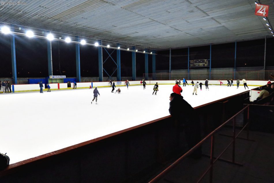 Ilustračný obrázok k článku Na zimnom štadióne v Rožňave ukončili sezónu: Prečo ale pred prázdninami? FOTO