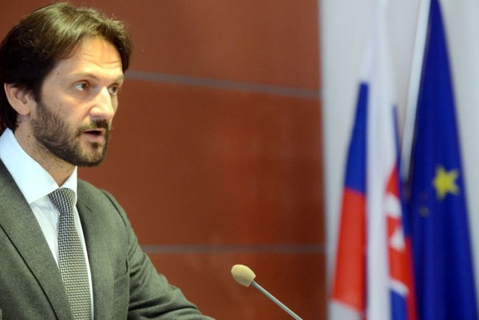 Ilustračný obrázok k článku Opozícia chce odvolať ministra vnútra Roberta Kaliňáka z postu šéfa rezortu